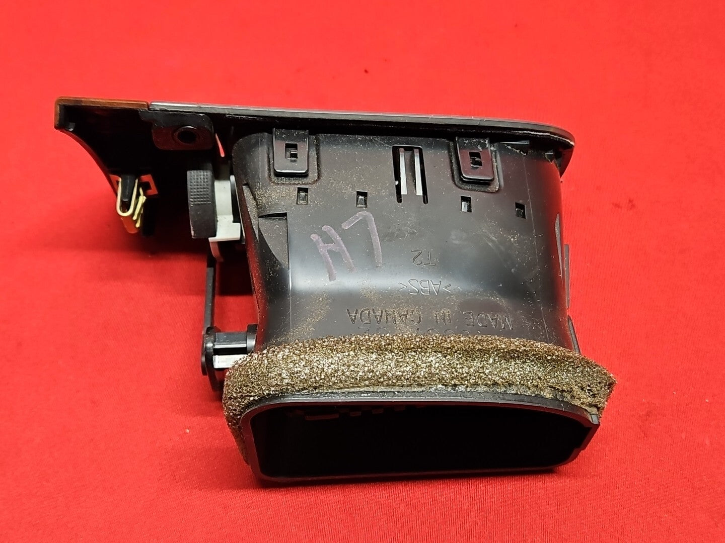 2007 - 2014 GM Chevrolet / GMC Front Left Driver Outer Dash Air Vent Woodgrain