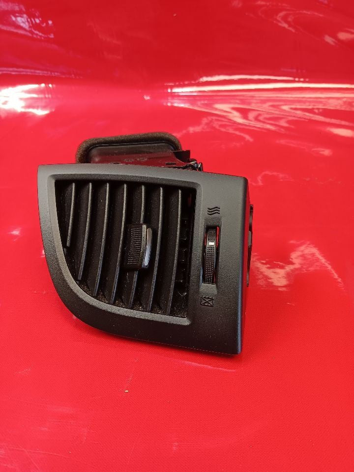 2013-2016 Hyundai Genesis Coupe RIGHT PASSENGER Outer Dash Panel Air Vent