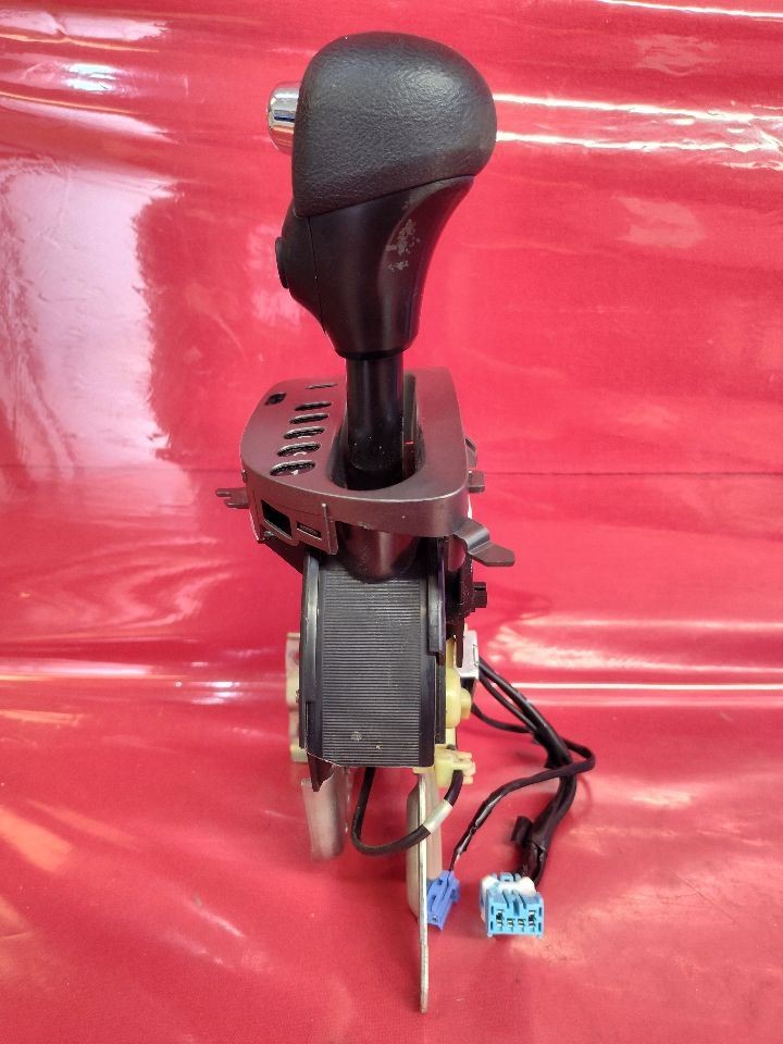 2005-2007 Honda Odyssey 3.5L Transmission Gear Shifter Lever Selector w/ Bezel