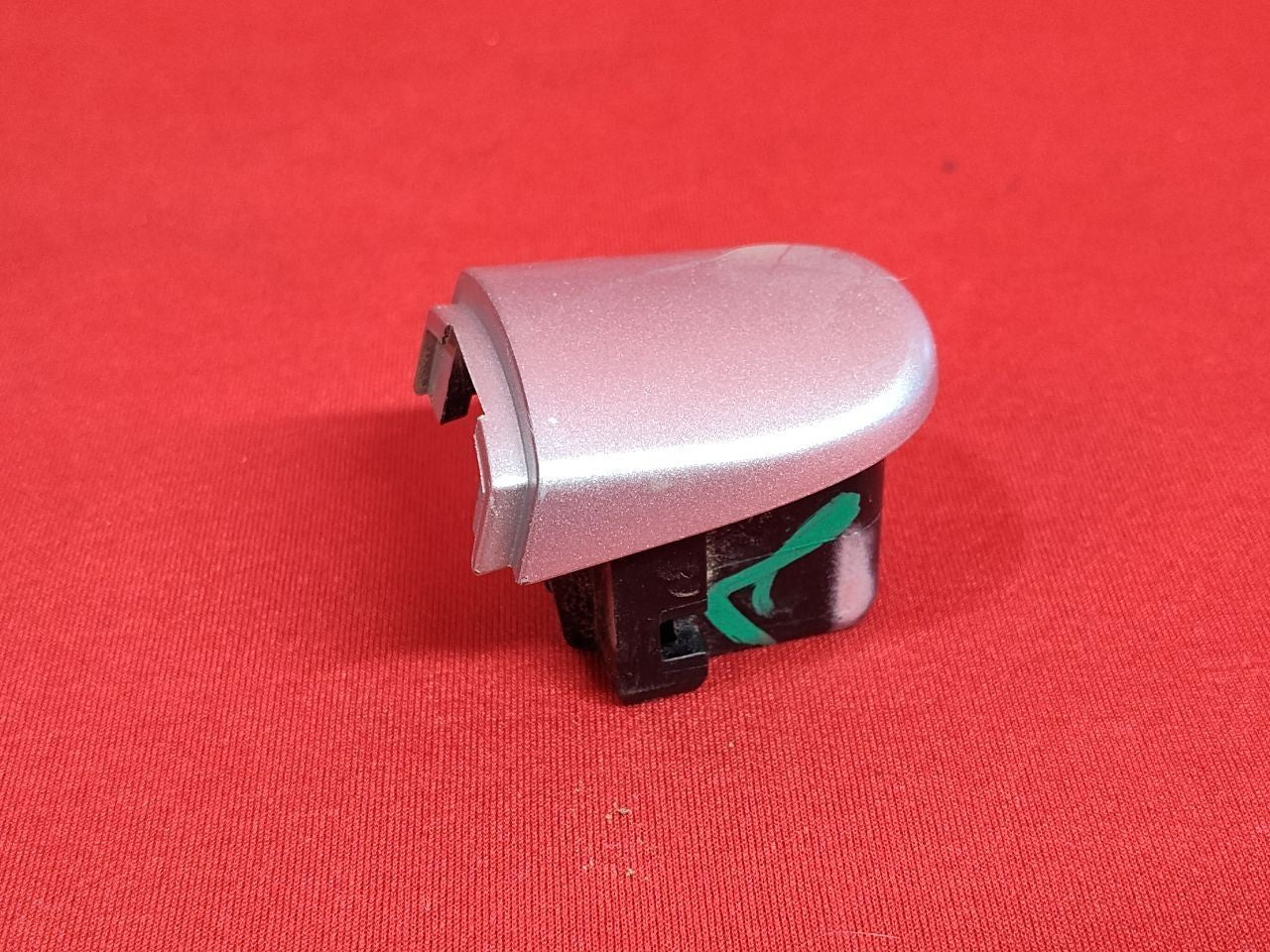 2009-2018 Volkswagen REAR Right -or- Left Door Handle w/ Cap LA7WL Reflex Silver