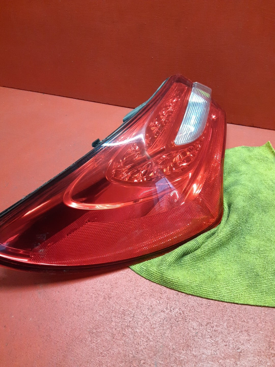 2011 - 2014 Chrysler 200 Left Driver Taillight Lamp Unit 5182525AE