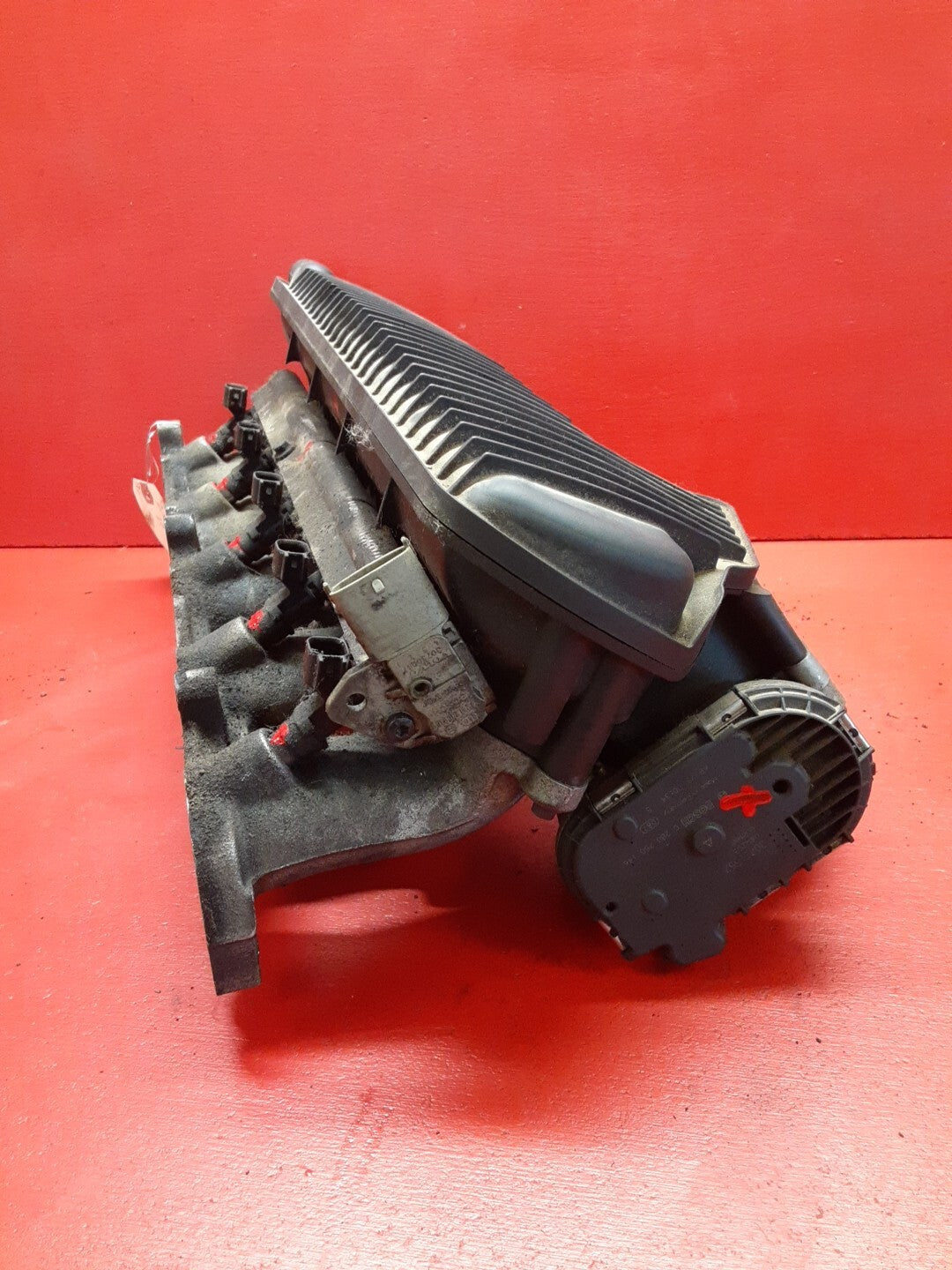 2005 - 2016 Volvo V50 2.5L Intake Manifold W/ Fuel Rail W/ Injectors 31338645