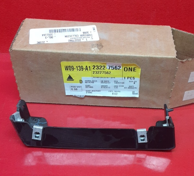 2018 - 2024 GM Chevrolet Equinox Front Right Passenger Wheelhouse Liner Bracket