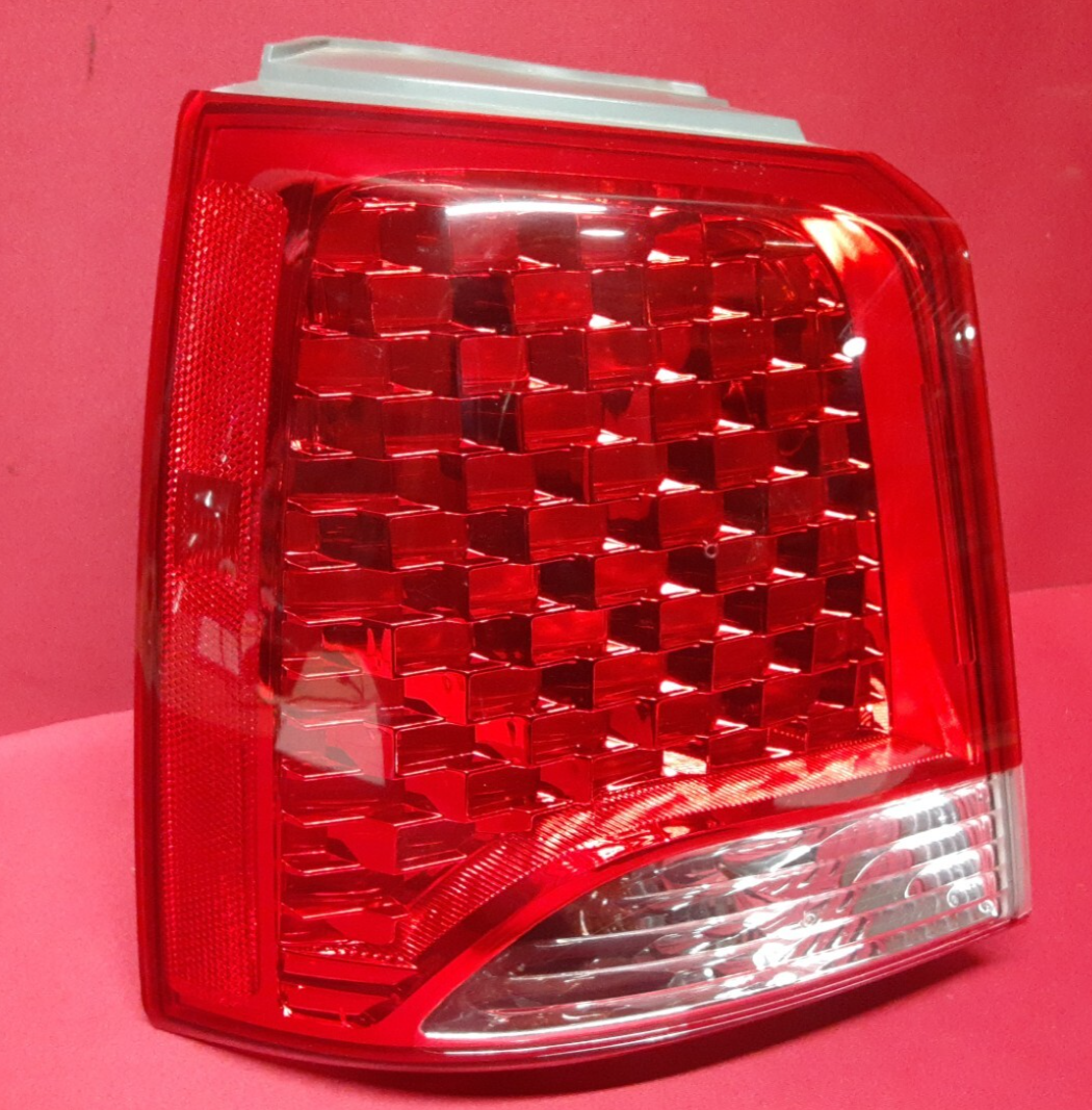 2011 - 2013 Kia Sorento LEFT Tail Light Lamp on Body HALOGEN 92401-1U000
