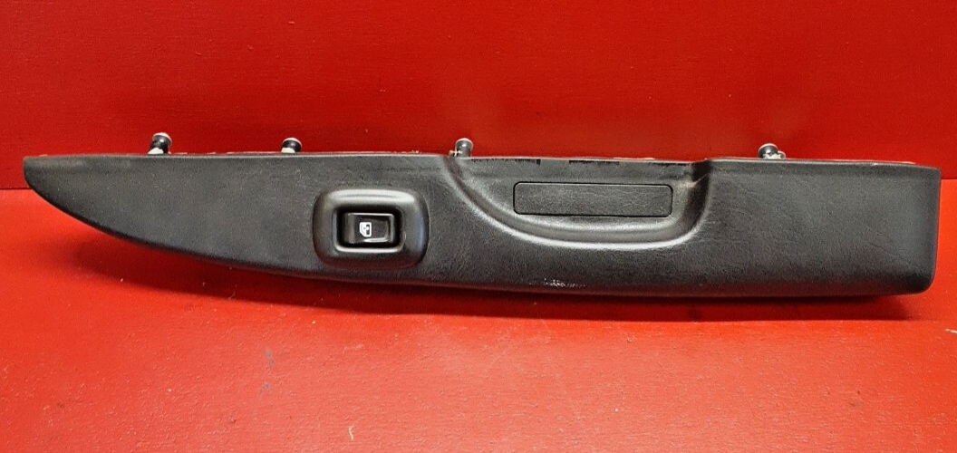 2005 2006 Chevrolet Trailblazer Right Rear Armrest W/ Window Switch 15109970