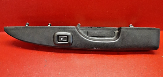 2005 2006 Chevrolet Trailblazer Right Rear Armrest W/ Window Switch 15109970