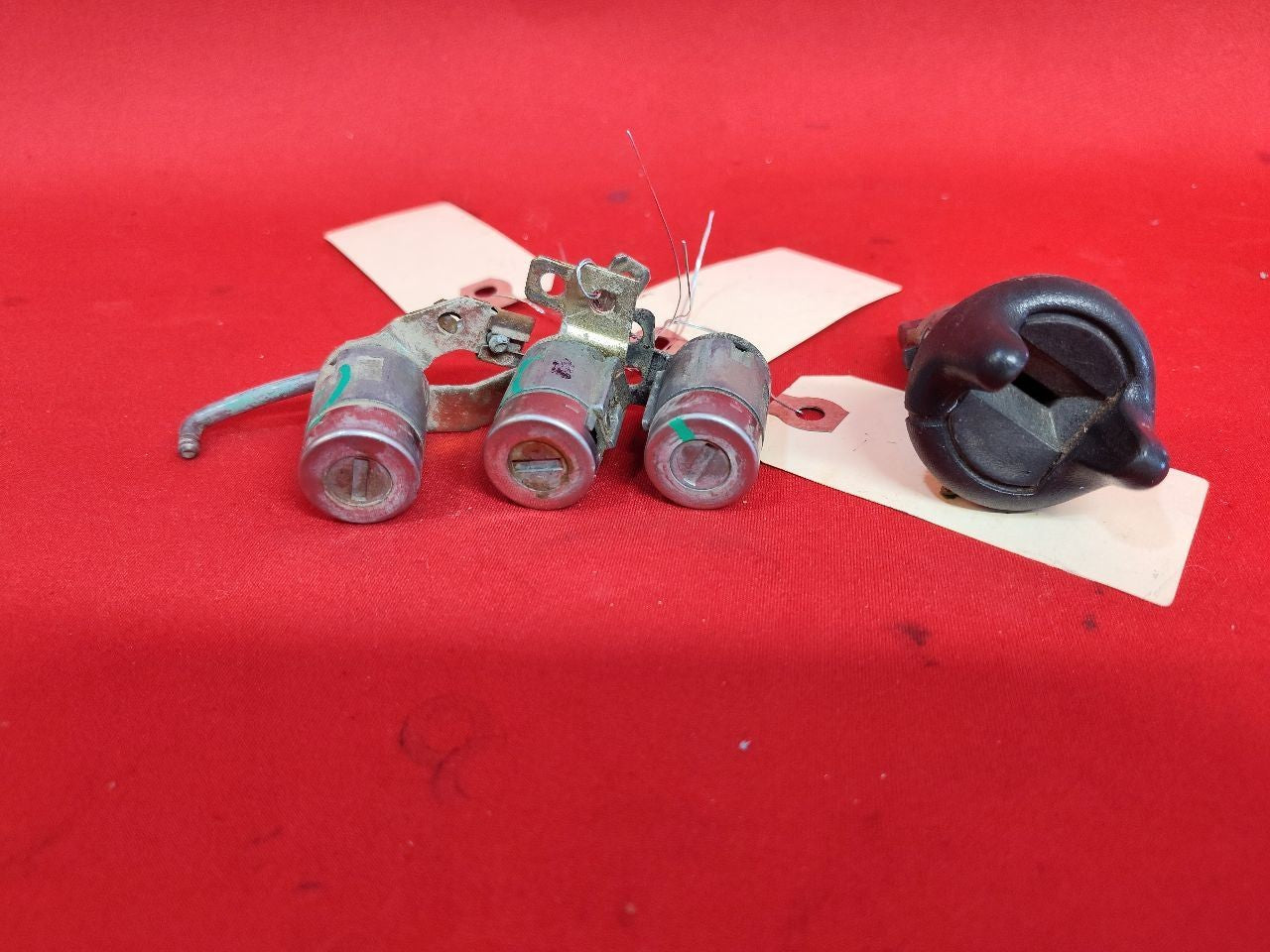 1998-2000 Chevy GMC Cadillac Ignition Lock Cylinder Door Tumbler Switch Key Set