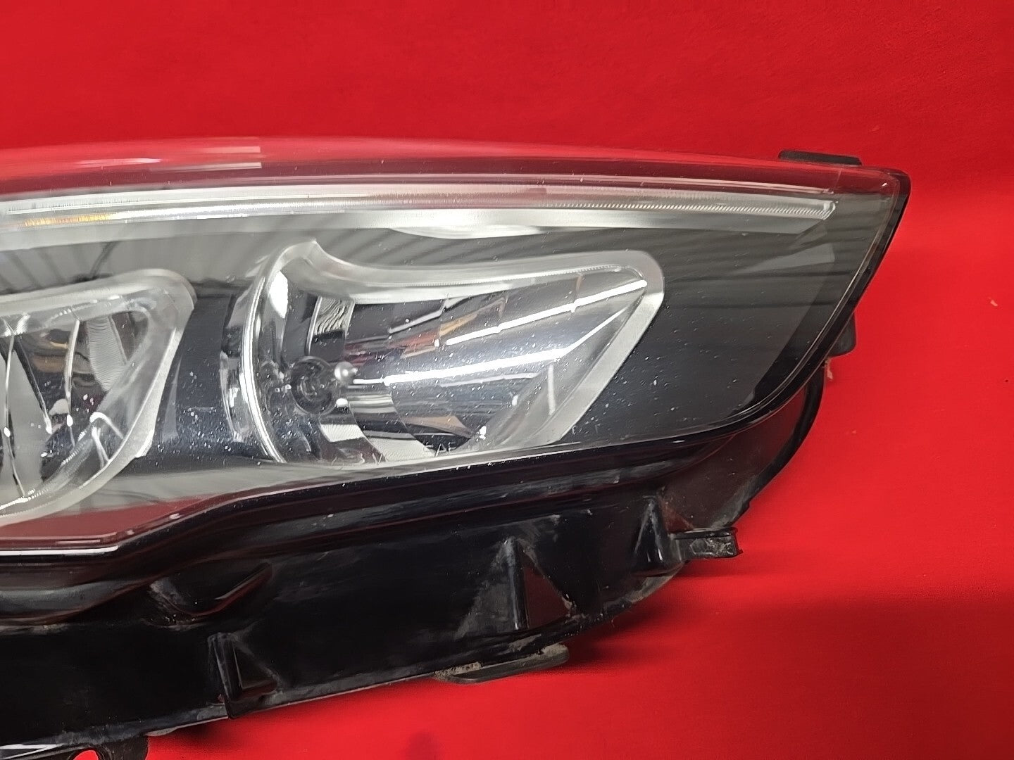 18-20 Buick Regal Sportback Tourx RIGHT PASSENGER Headlight HALOGEN - TABS GOOD