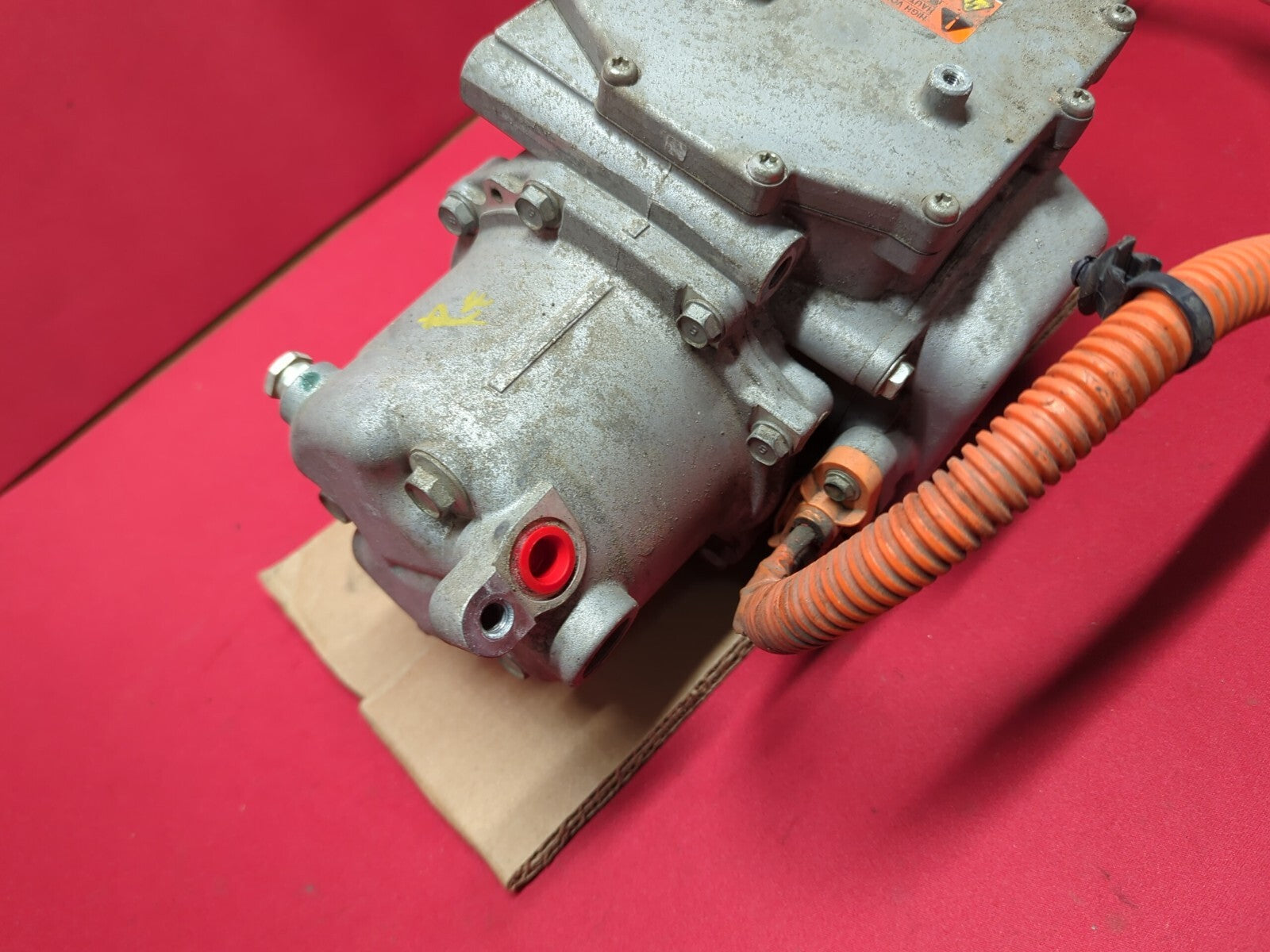 2011 - 2015 Chevy Volt Air Conditioning A/C Compressor Assembly 22799205