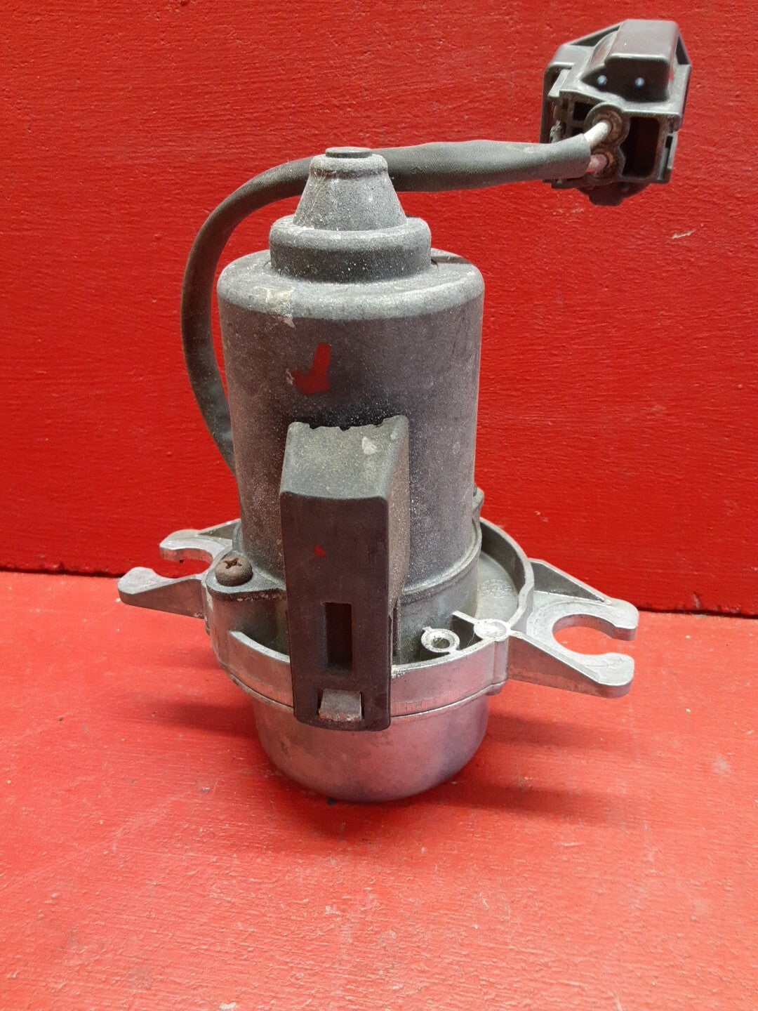 2007 Volvo V50 S40 Brake Vacuum Pump 30793023 / 008989-01