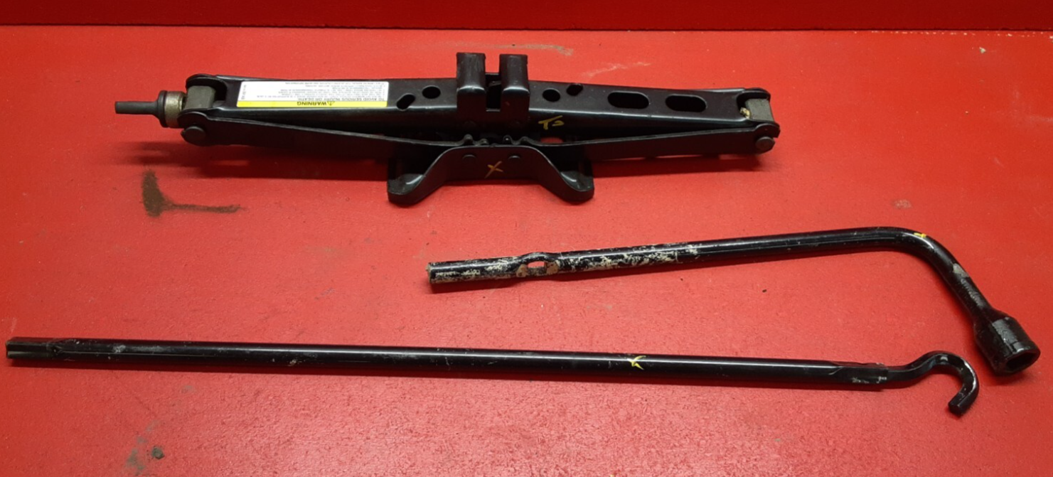 2000 - 2004 Jeep Grand Cherokee Spare Tire Scissor Jack Set W/ Tool 52080427AA