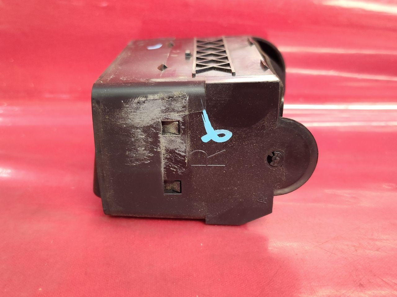 1995-1999 Oldsmobile Aurora FRONT RIGHT PASSENGER Door Mounted Air Vent Register