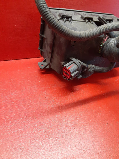 2005 Ford Focus 2.0L Engine Bay Fuse Block Junction Box