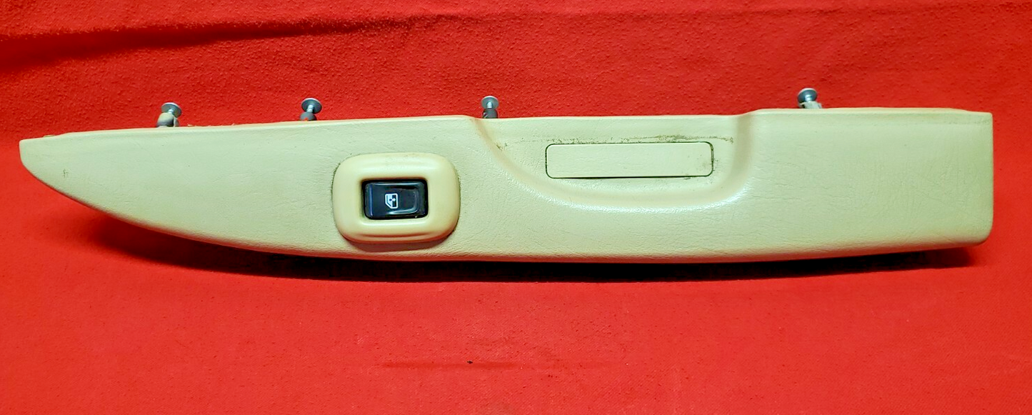 2005 2006 2007 2008 Chevrolet Chevy Trailblazer REAR RIGHT Door Arm Rest Tan