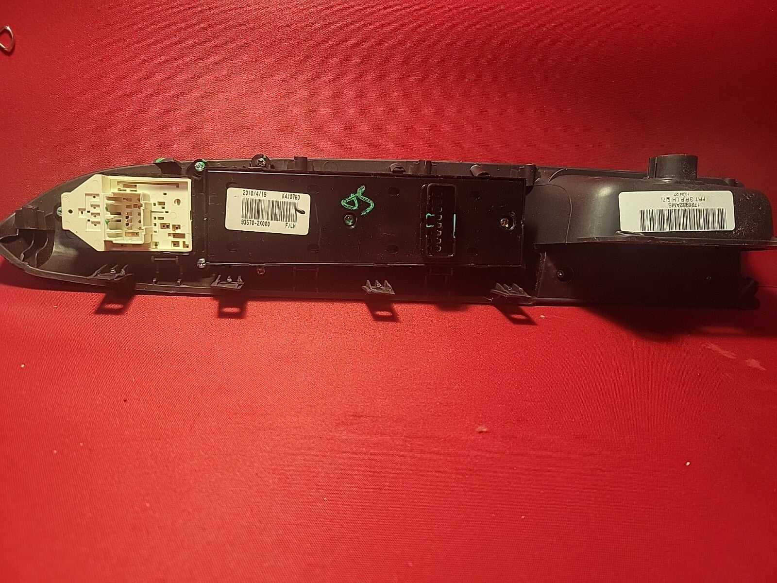 2010 - 2013 Kia Soul Driver Left Master Window Mirror Switch W/ Trim 93570-2K000