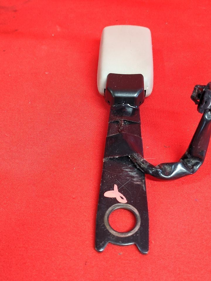 2006-2012 Toyota Rav4 Japan Built FRONT LEFT DRIVER Seat Belt Buckle Tongue