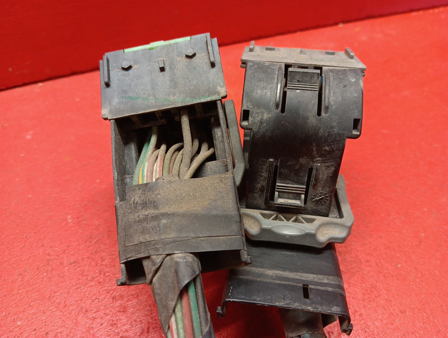 2006 Dodge Durango Power Distribution Fuse Relay Box PIGTAILS ONLY