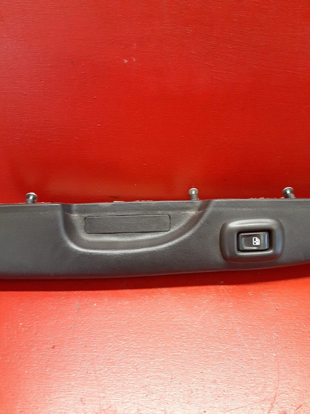 2005 2006 Chevrolet Trailblazer Left Rear Armrest W/ Window Switch 15109967