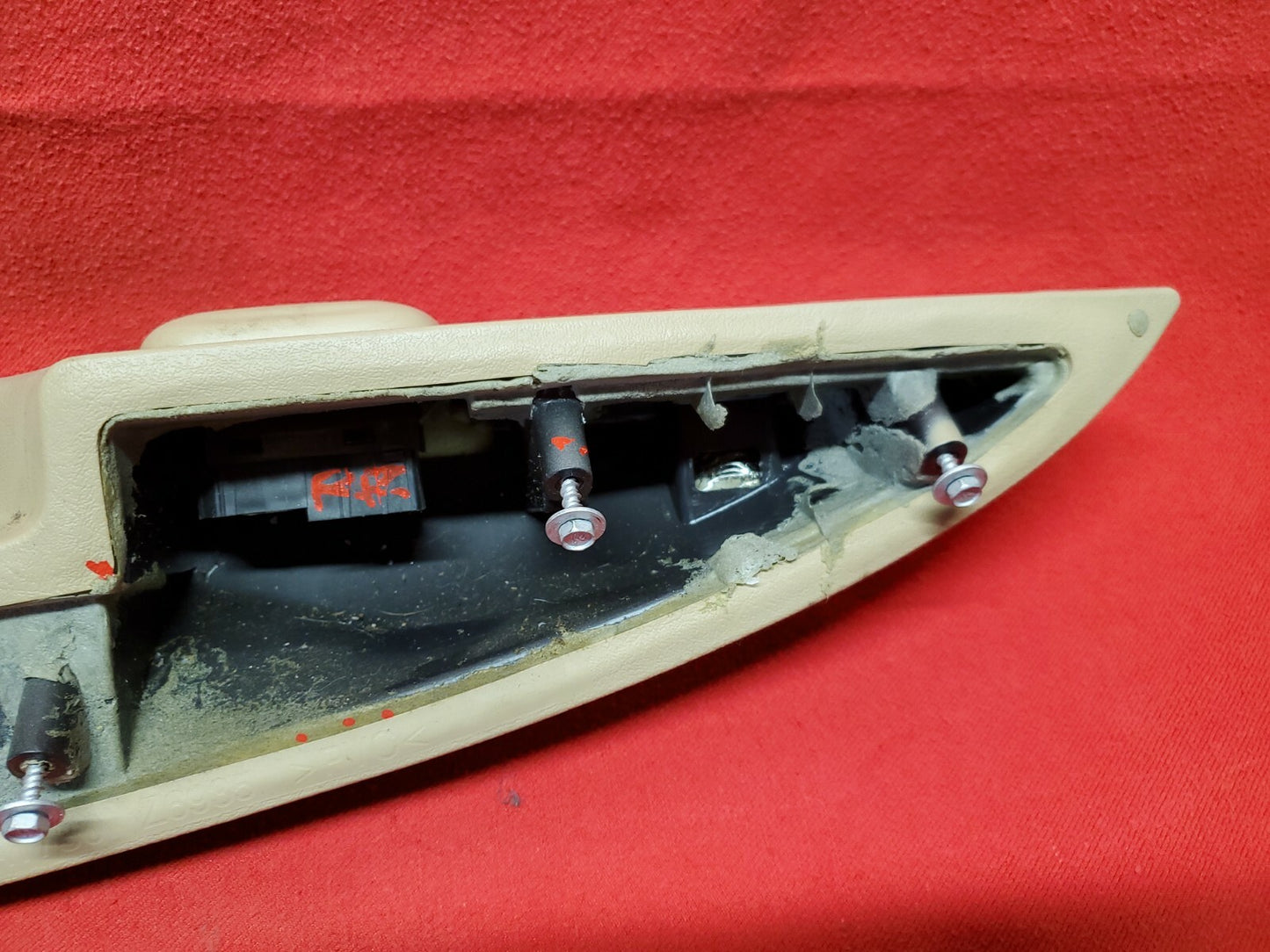 2005 2006 2007 2008 Chevrolet Chevy Trailblazer REAR RIGHT Door Arm Rest Tan