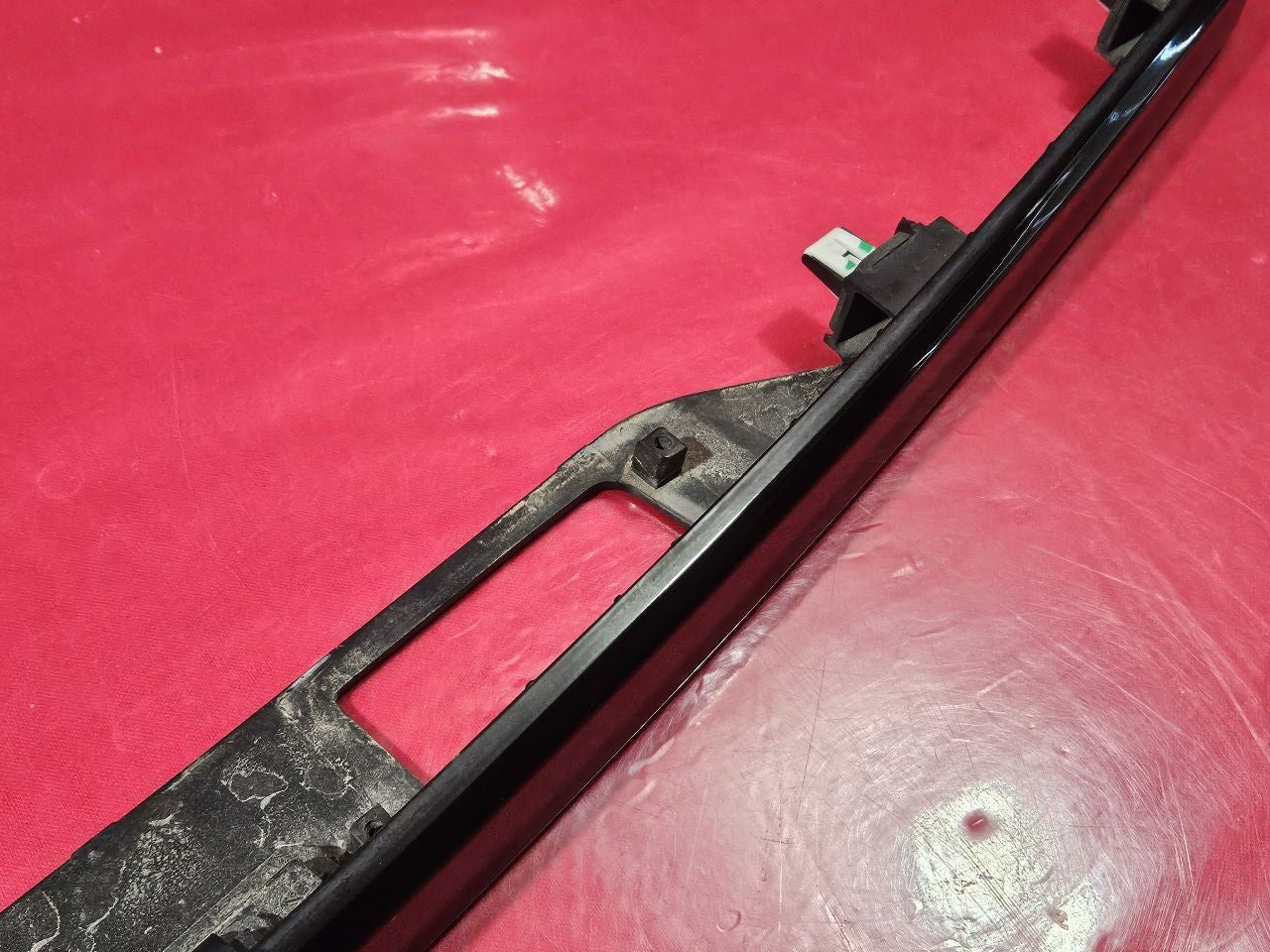 2012-2019 Range Rover Evoque Hatch Liftgate License Lamp Trim Handle Molding