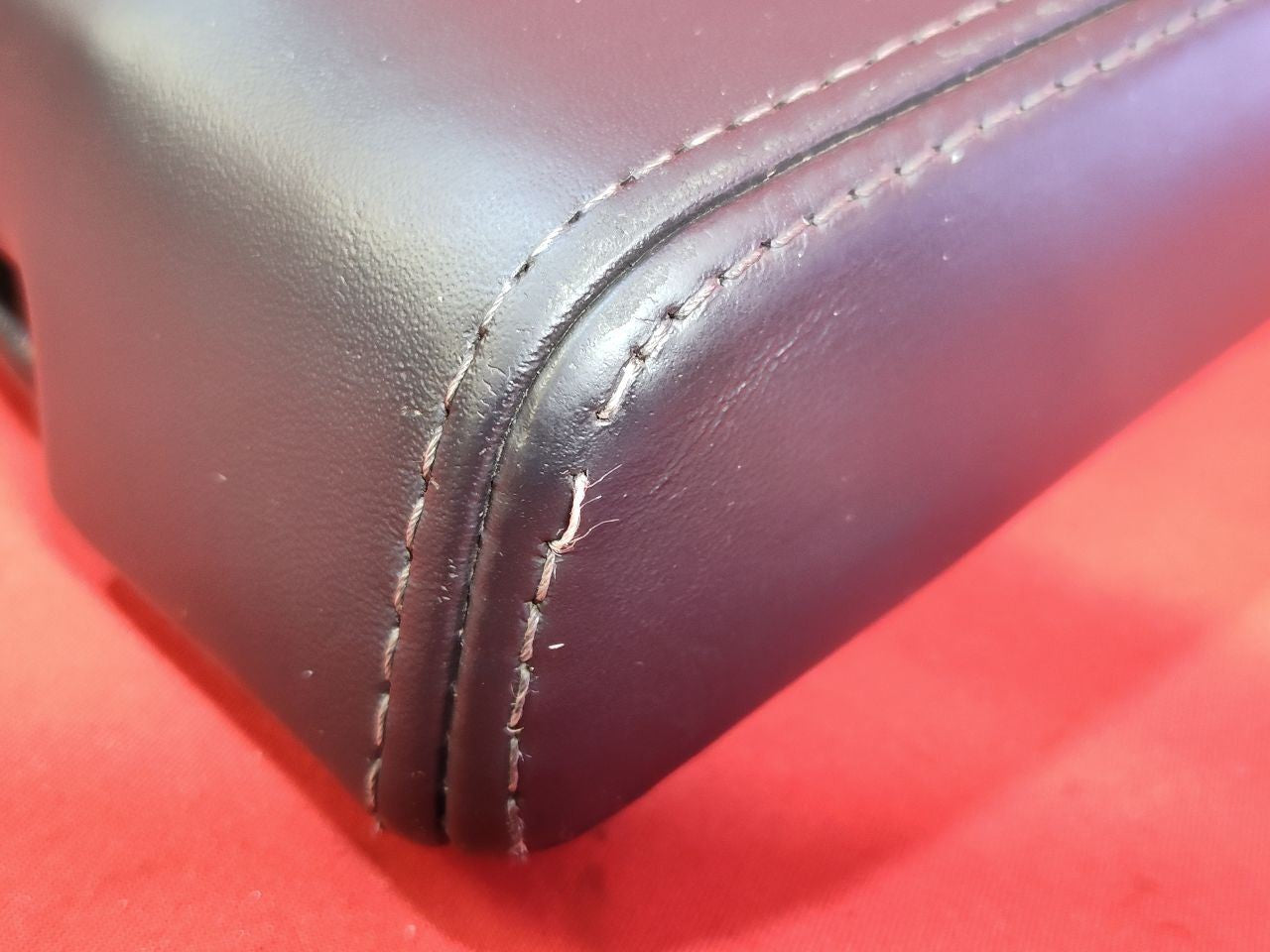 2009-2012 Jeep Liberty Center Console Arm Rest Lid Leather w/ WHITE STITCHING