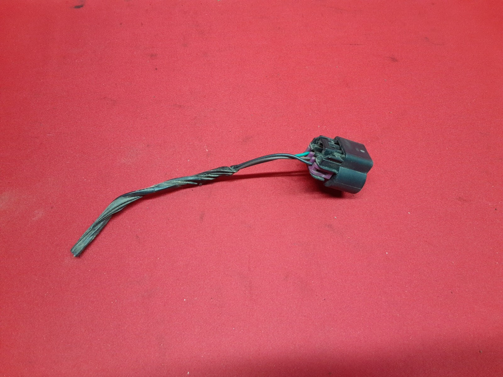 2008 - 2012 Chevy Chevrolet Malibu RIGHT OUTER Tail Light Lamp on Body PIGTAIL