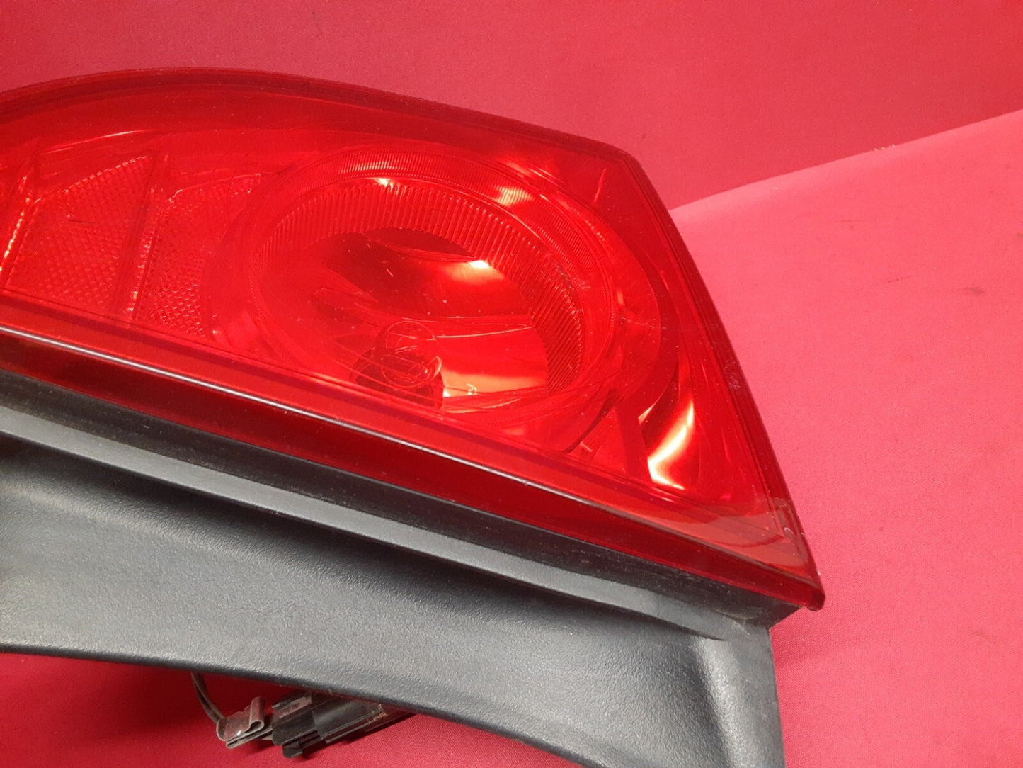 2008 - 2012 Chevy Chevrolet Malibu RIGHT OUTER Tail Light Lamp on Body 20914364