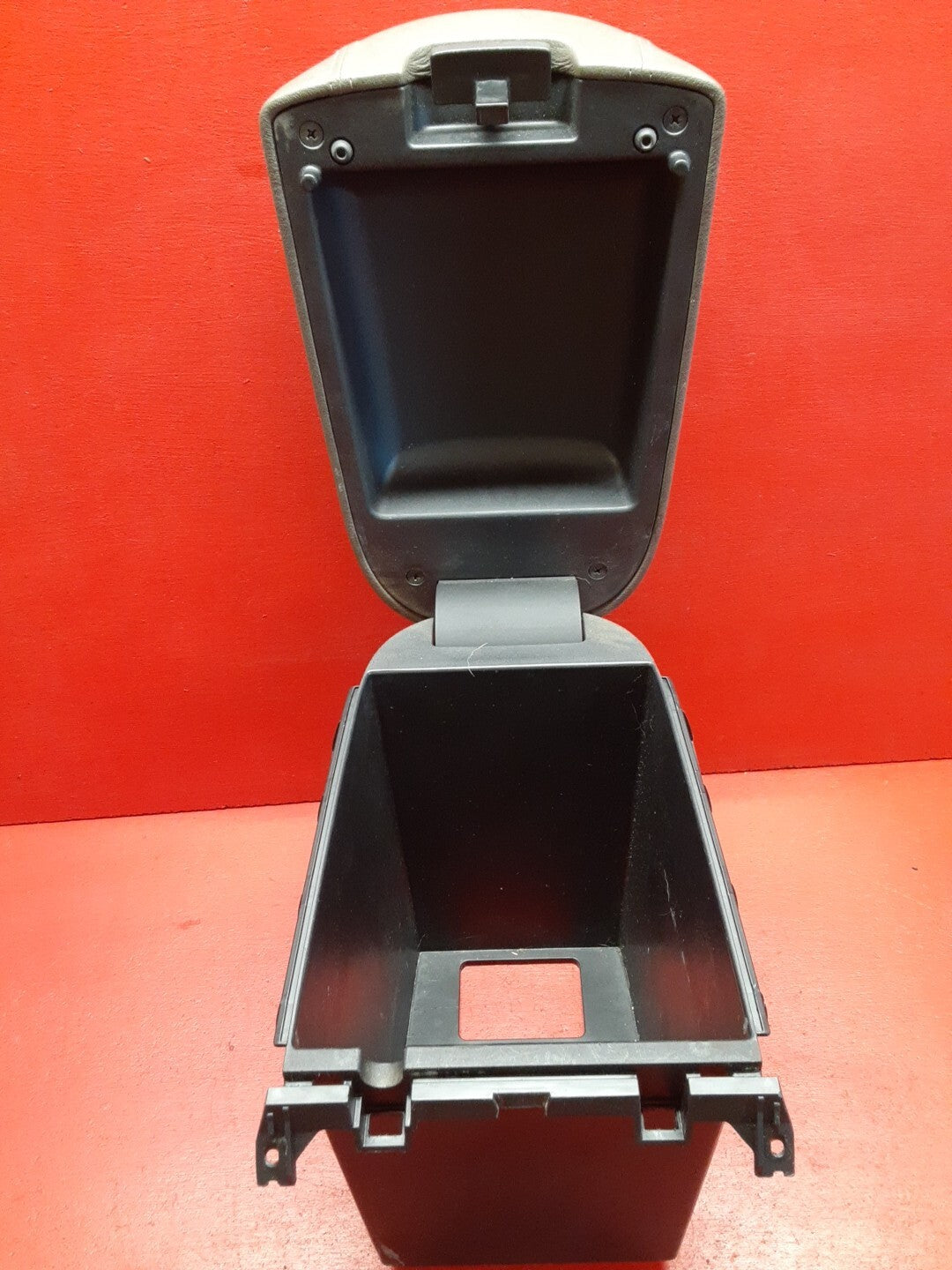 2011 2012 2013 Kia Sportage Center Console Bin W/ Armrest 846603W000GAH