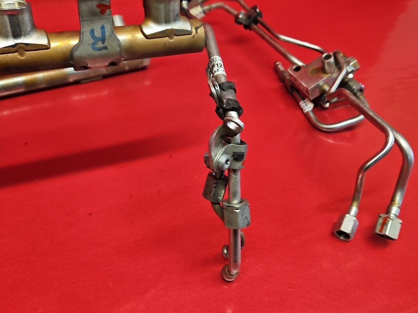 2007 - 2012 Audi 4.2L V8 Fuel Injector Rail Ramp SET w/ Lines & Distributor