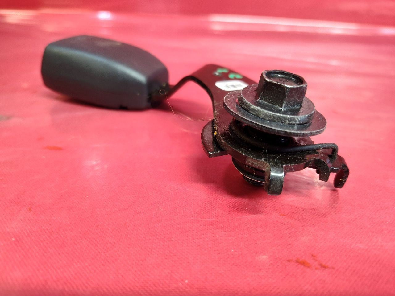 2009-2011 Honda Pilot 2ND SECOND Row CENTER-Right Seat Belt Buckle Tongue
