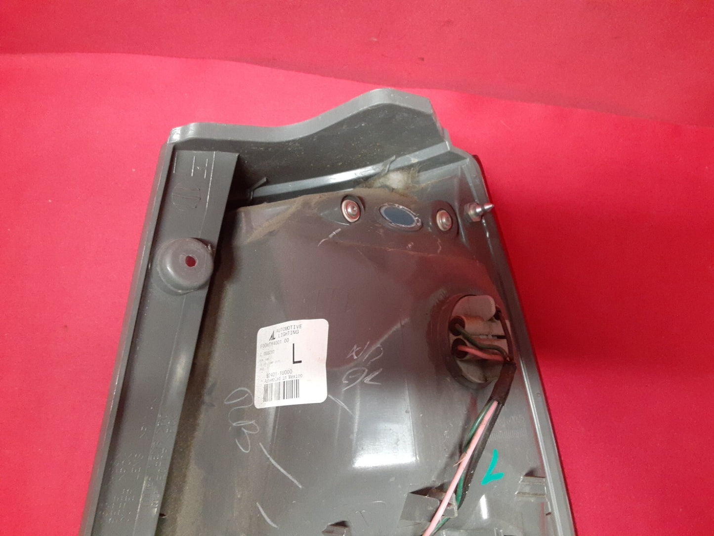 2011 - 2013 Kia Sorento LEFT Tail Light Lamp on Body HALOGEN 92401-1U000
