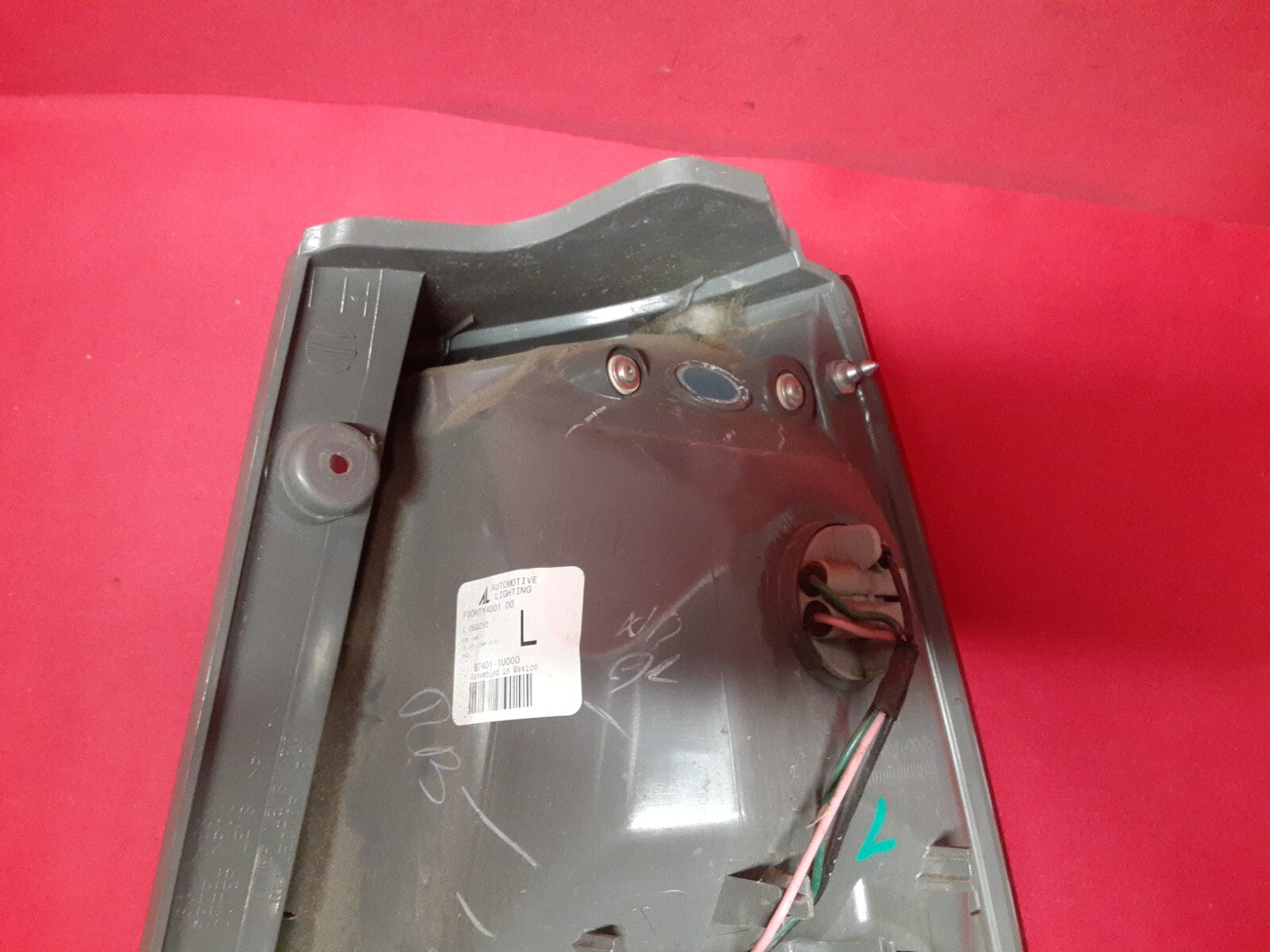 2011 - 2013 Kia Sorento LEFT Tail Light Lamp on Body HALOGEN 92401-1U000