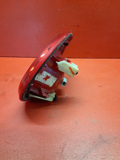2009-2012 Chevrolet Traverse RIGHT PASSENGER Tail Light Stop Lamp 25952323