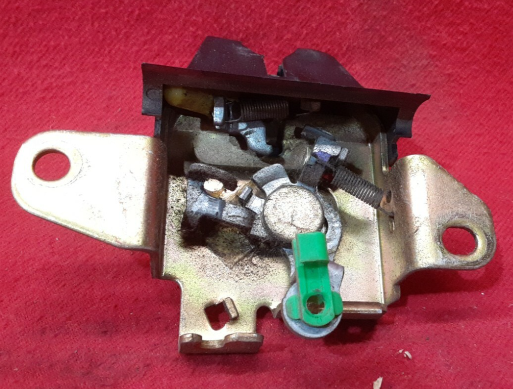 1997 1998 1999 2000 2001 Toyota Camry Trunk Deck Lid Latch Lock Actuator