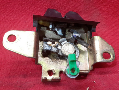 1997 1998 1999 2000 2001 Toyota Camry Trunk Deck Lid Latch Lock Actuator