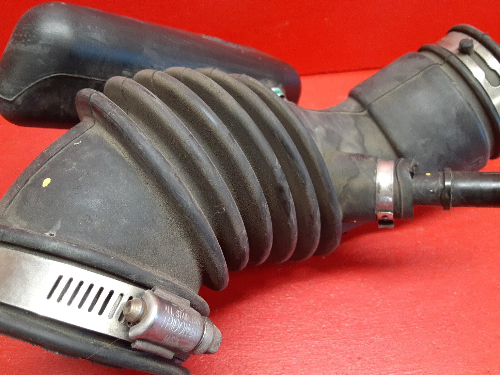 2008 - 2012 Ford Escape Hybrid Engine Air Intake Duct Tube Resonator Hose