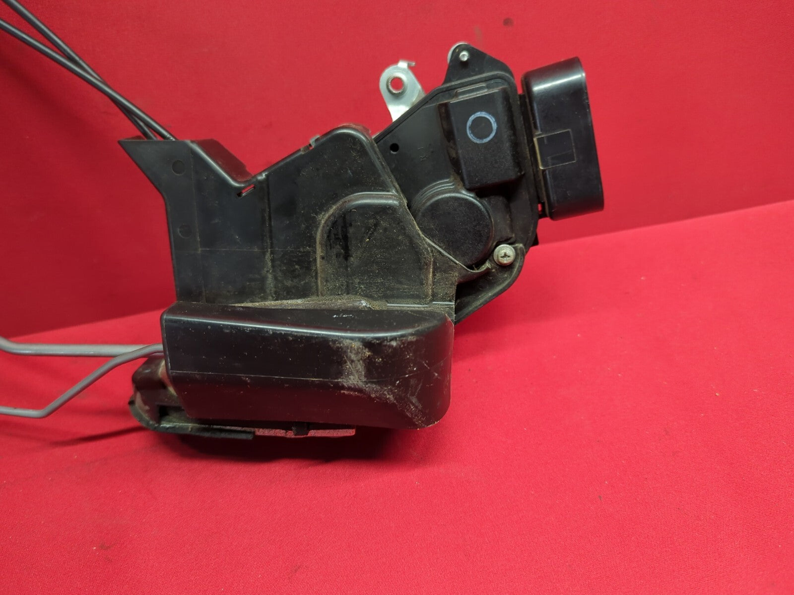 2001 - 2007 FRONT RIGHT Door Latch Lock Actuator Assembly w/ Cables 69030-48060