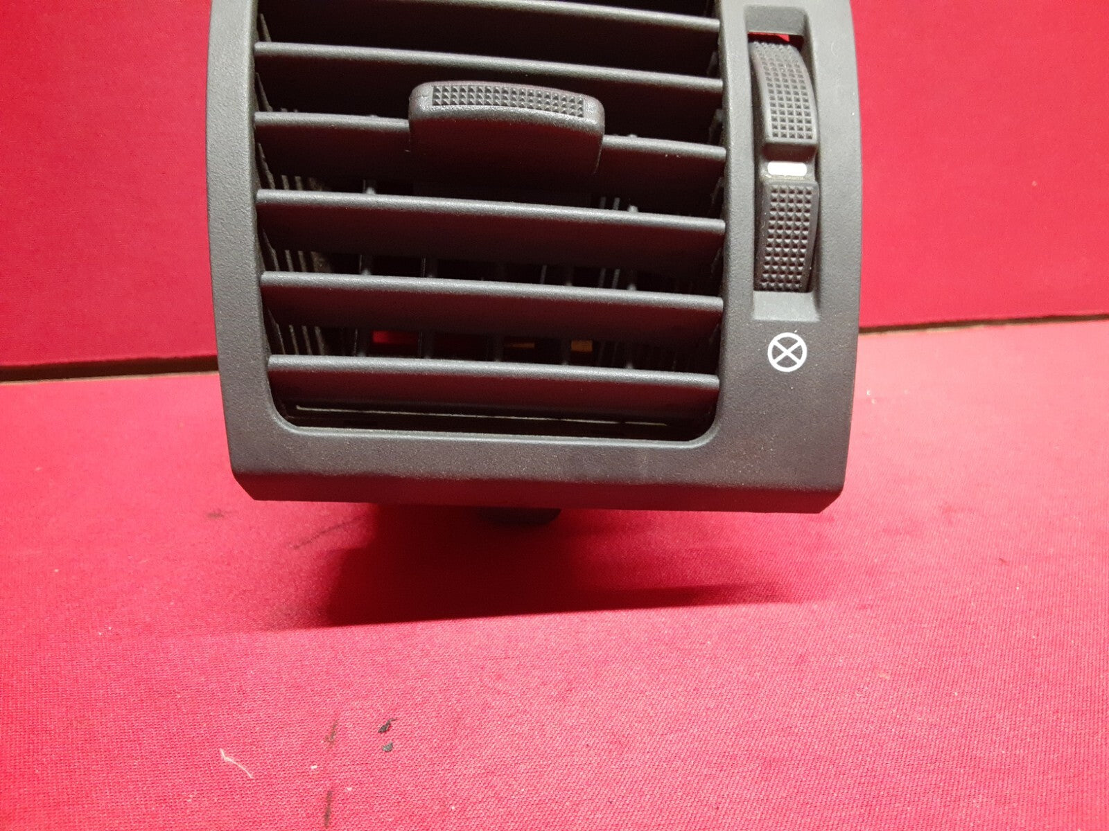 2003 - 2009 Kia Sorento RIGHT Dash Panel Air Vent Grille Unit 97490-3E000
