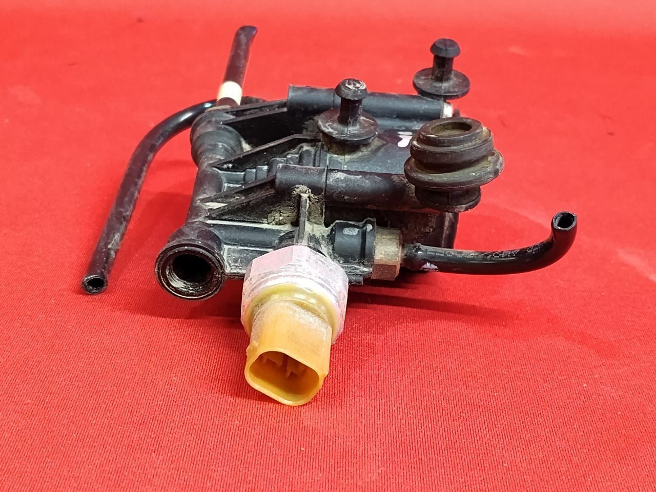 2005-2016 Land Rover 06-13 Range Rover Air Ride Suspension Relief Block Valve