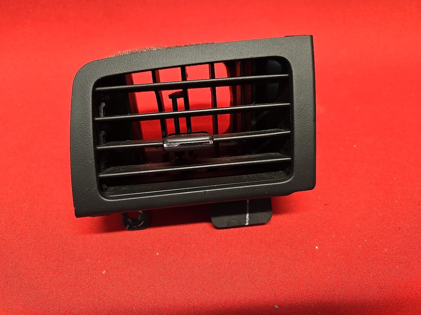 2007-2009 Saturn Aura Front Right Outer Dash HVAC Vent 25912694