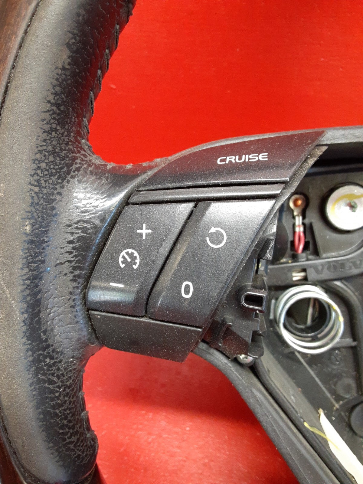 2004 Volvo XC90 Steering Wheel w/ Cruise and Radio Controls 30643088