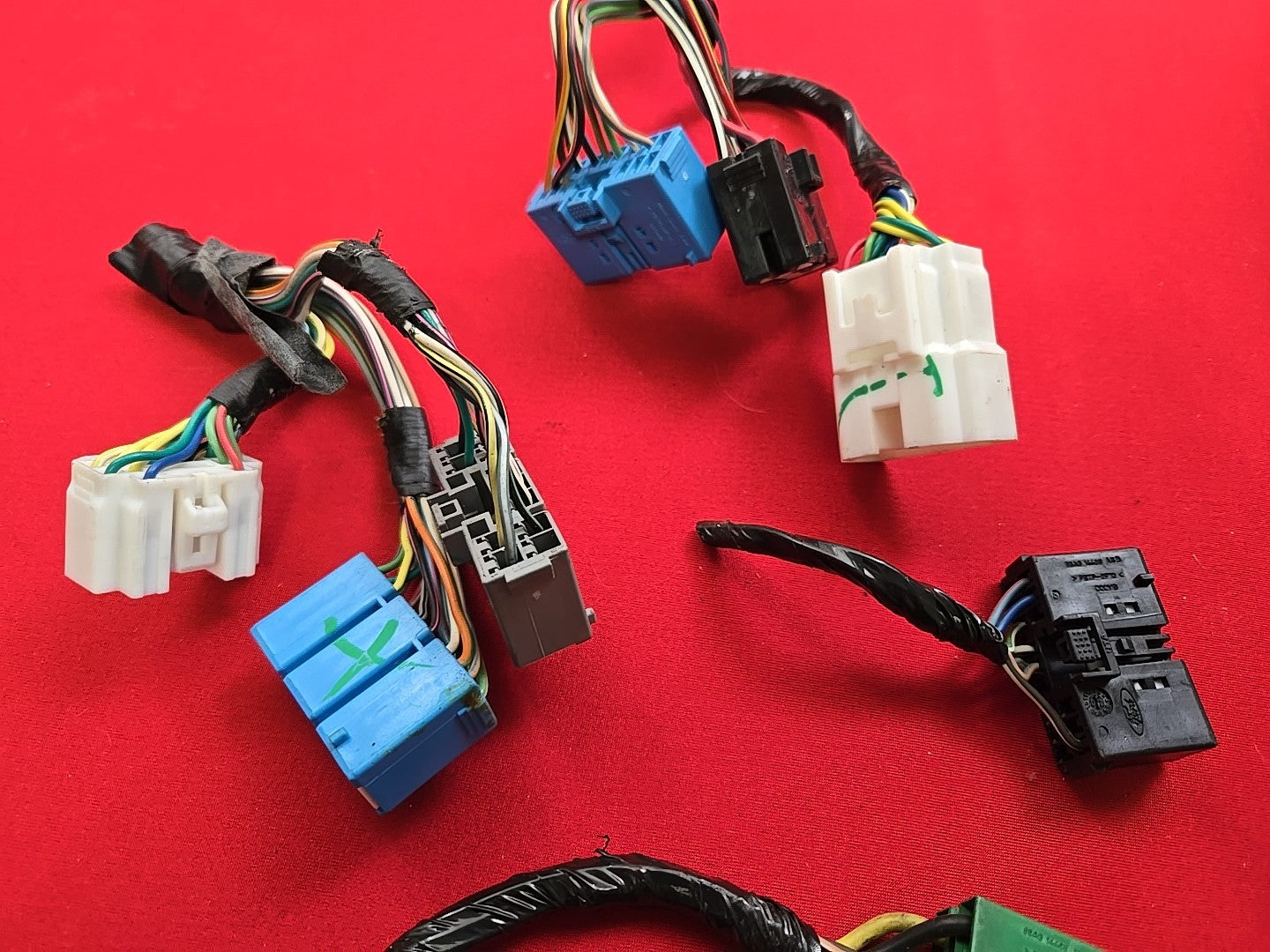 2001-2003 Mazda Tribute / Escape Mariner Interior Cabin Fuse Box - PIGTAIL WIRES