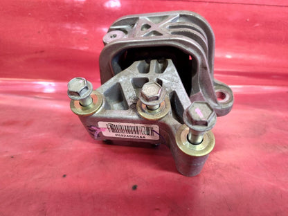 2015-2019 Fiat 500 Auto Trans Right Engine Motor Mount Isolator Bracket - 67k