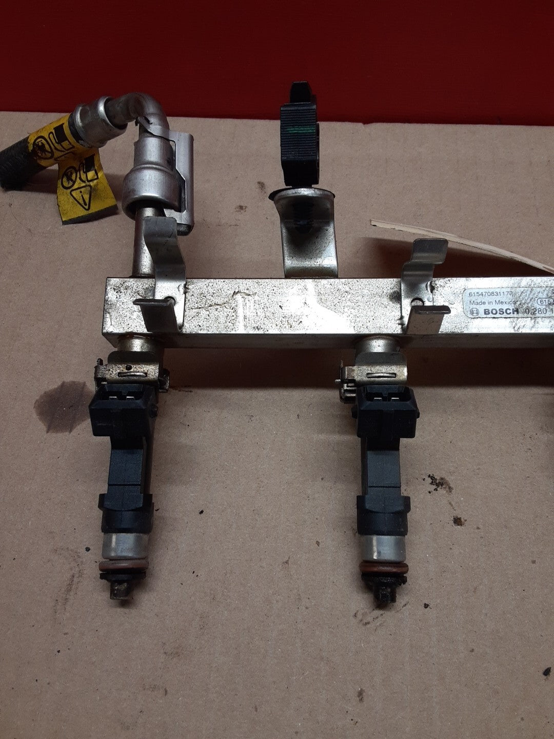 2011-2012 Gm Multi Vehicle 1.4L Fuel Rail W/ injectors 55565971