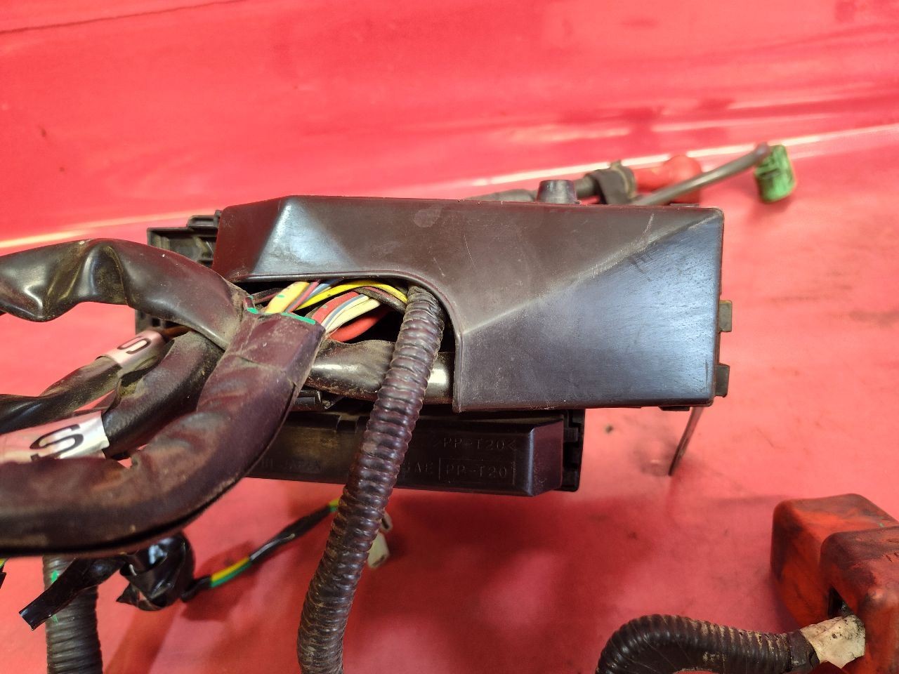 02-04 Subaru Outback Legacy 03-05 Baja 2.5L A/T Engine Fuse Box + Harness Cables