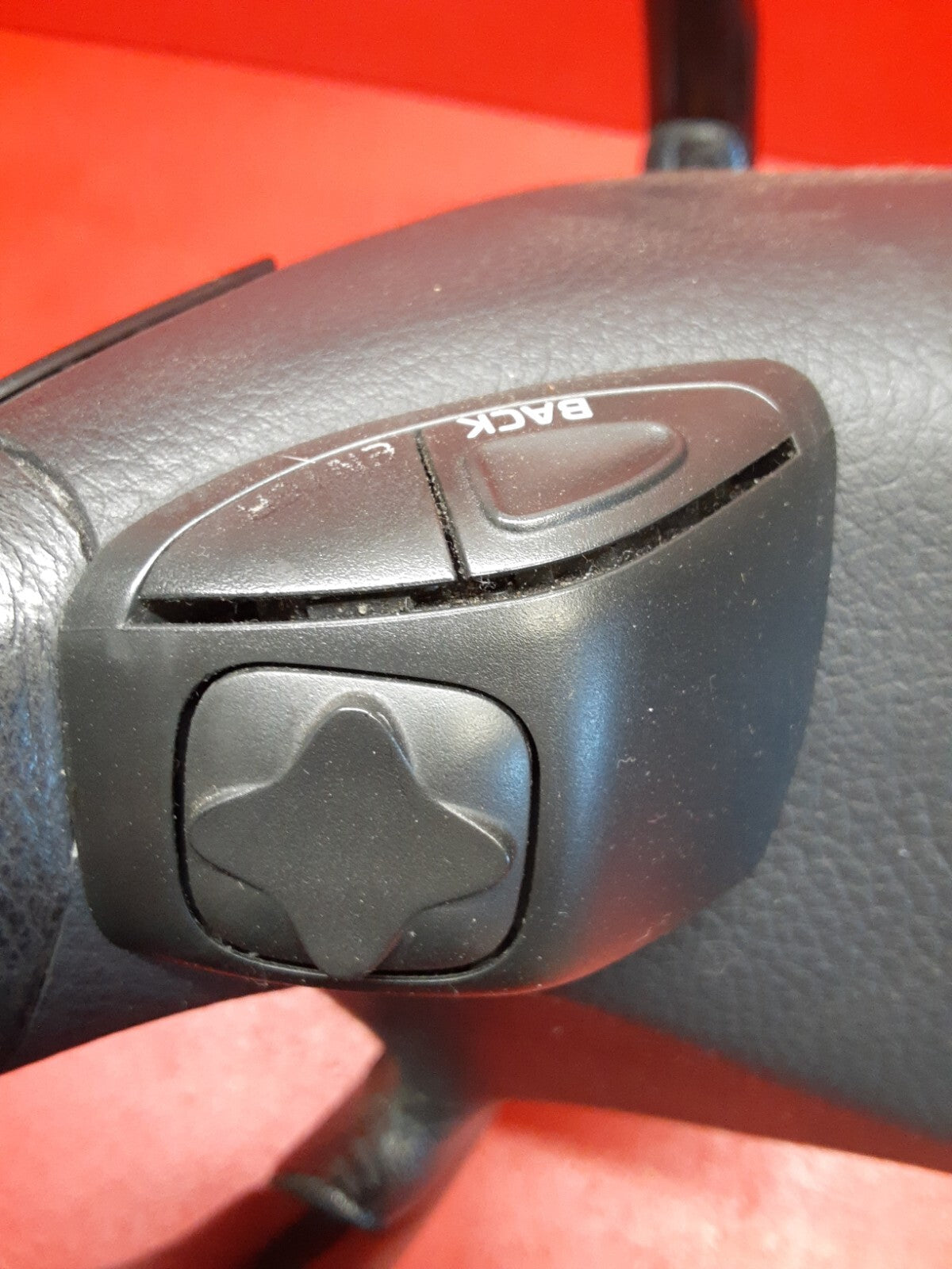2004 Volvo XC90 Steering Wheel w/ Cruise and Radio Controls 30643088