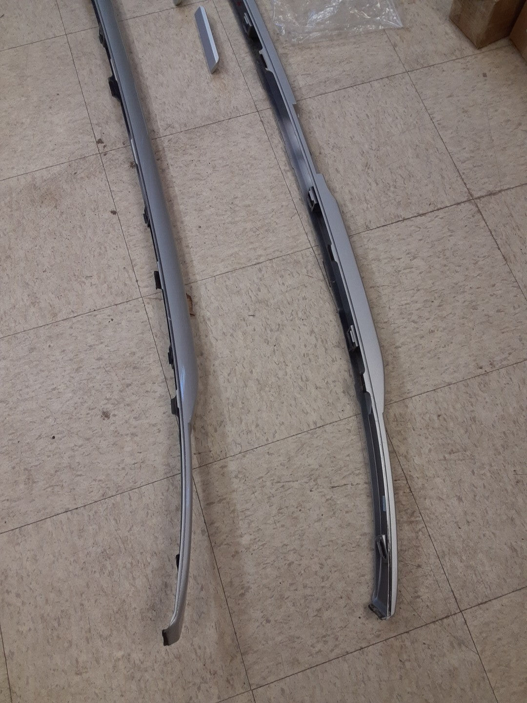 2013 Infiniti JX35 / 2014 Infiniti QX60 Roof Rack Rail Set - K23 Silver Metallic