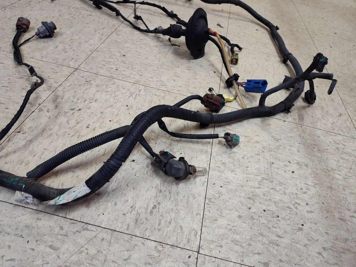2003 2004 Toyota 4Runner Front End Engine Bay Wiring Harness w/ DAYTIME RUN ONLY