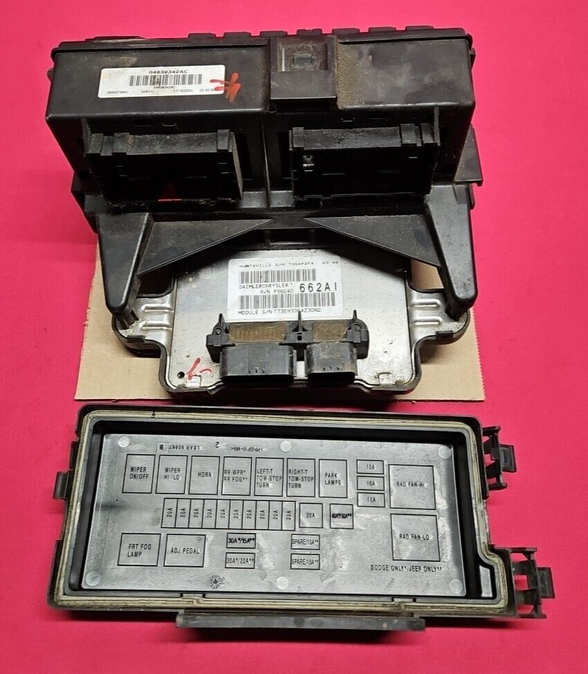 2005 Jeep Grand Cherokee 5.7L V8 Hemi Integrated Power Fuse Box & Module TIPM