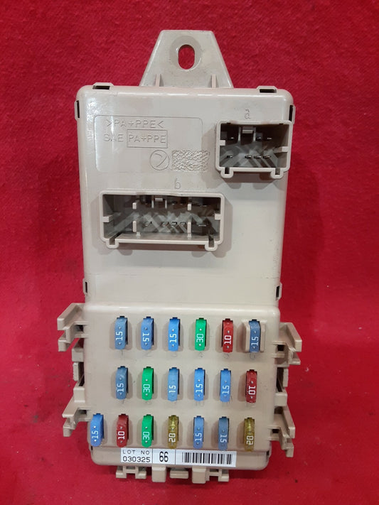2000 - 2004 Subaru Legacy 2.5L Interior Junction Fuse Box JB200400